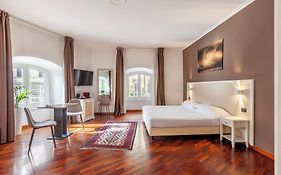Inn Rome Rooms & Suites